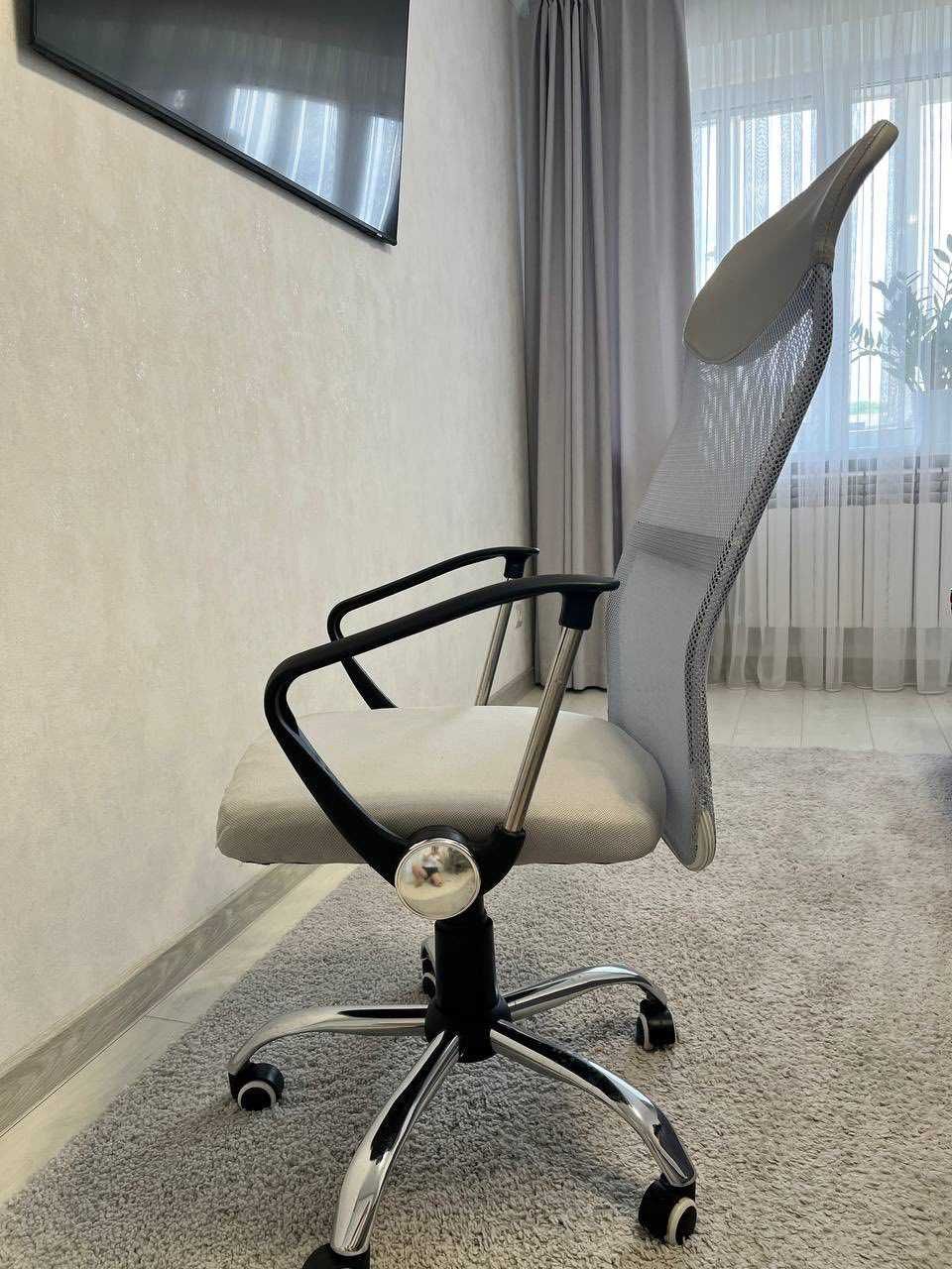 Продам офісне комп'ютерне крісло