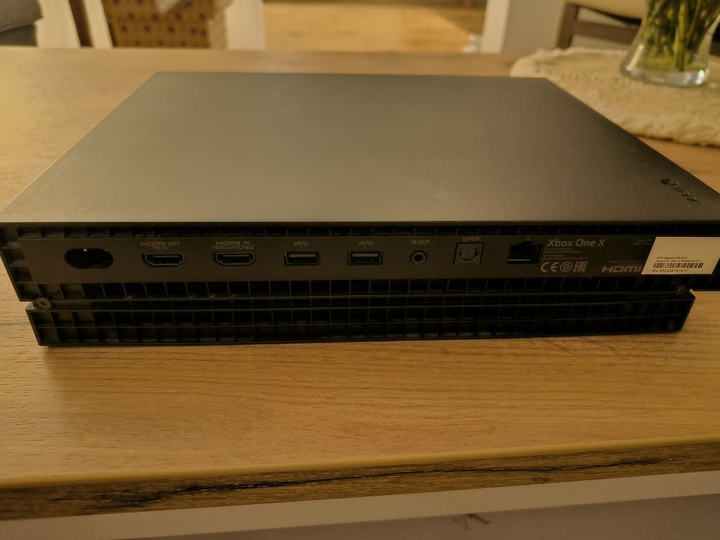 Xbox One X 1TB + Orginalny Pad