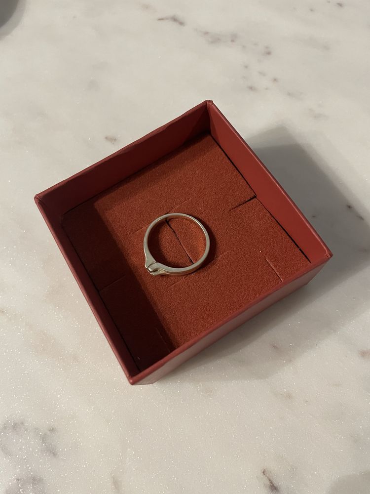 Srebrny pierścionek z oczkiem z cyrkonii
