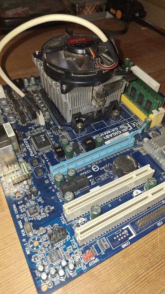 Płyta główna Gigabyte M61PME-S2P + procesor Phenom II X4 965 + 4GB RAM