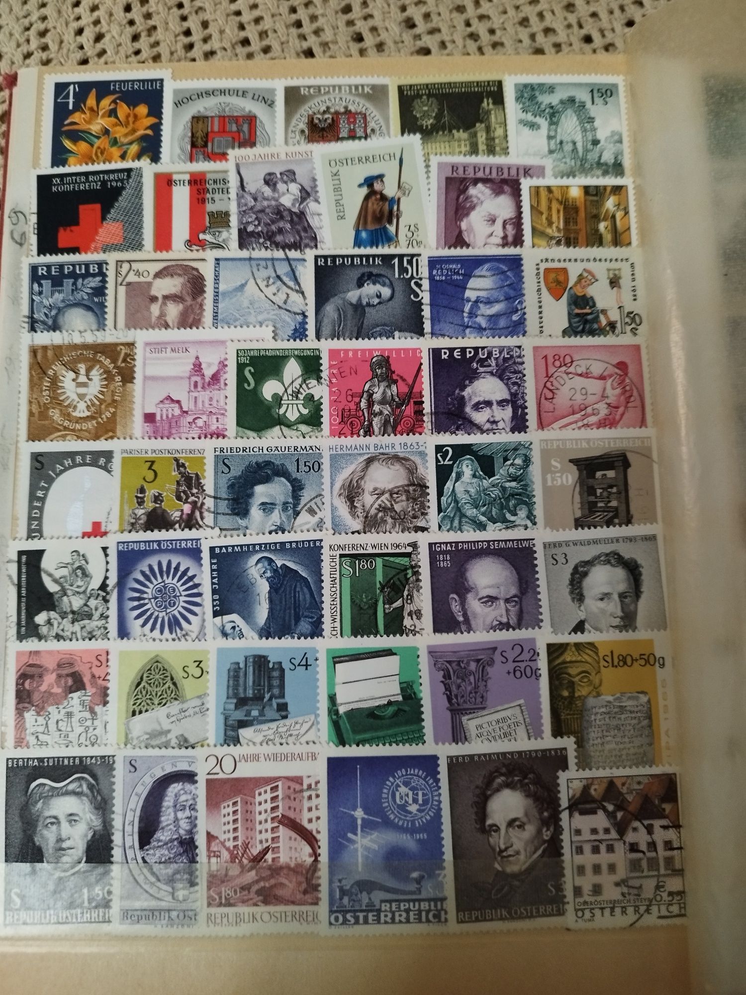 Classificador com 383 selos diferentes Áustria