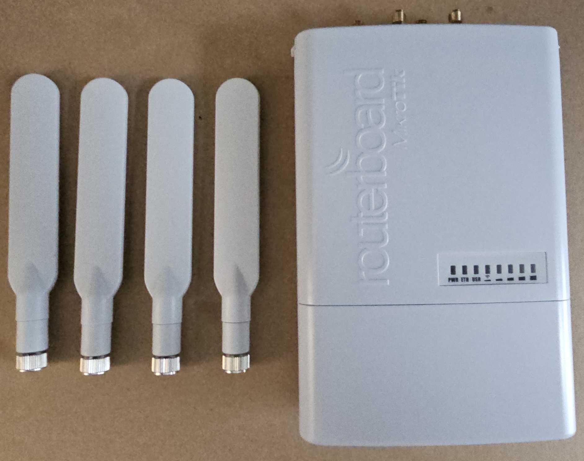 Mikrotik BaseBox 2 RB912UAG-2HPnD + R11e-5HacD