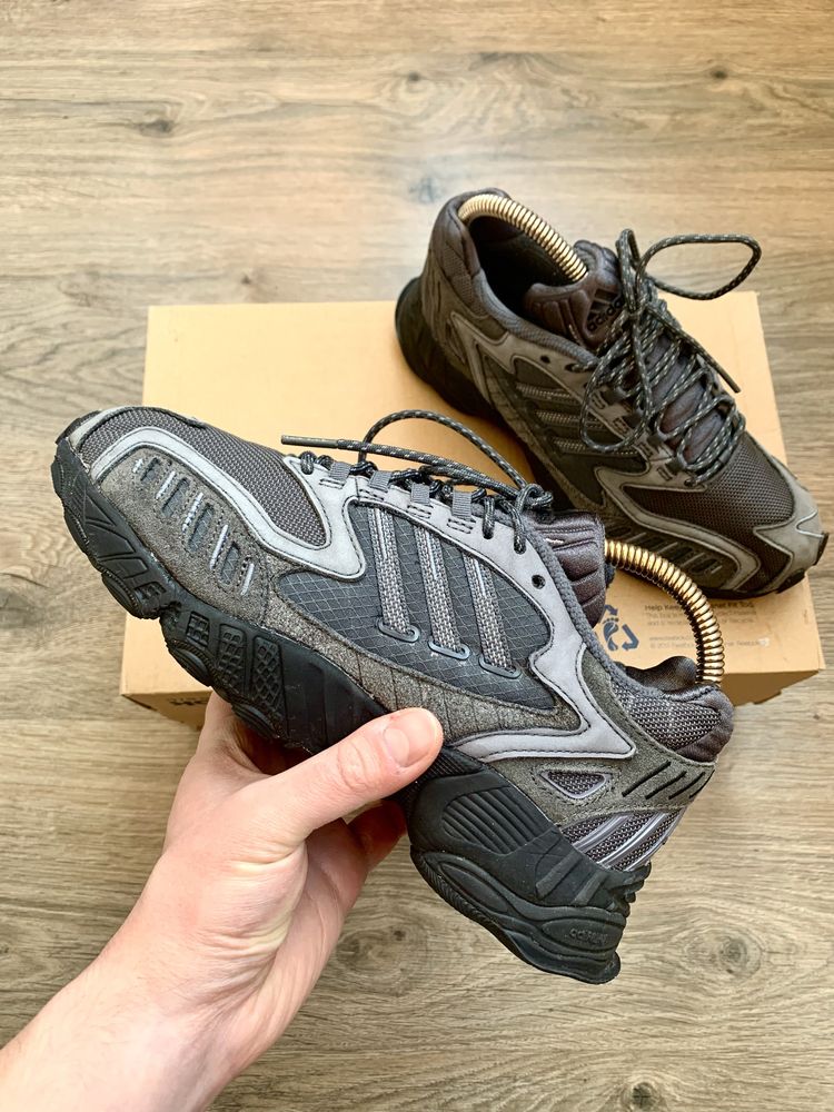 Продам кросівки Adidas Torsion TRDC