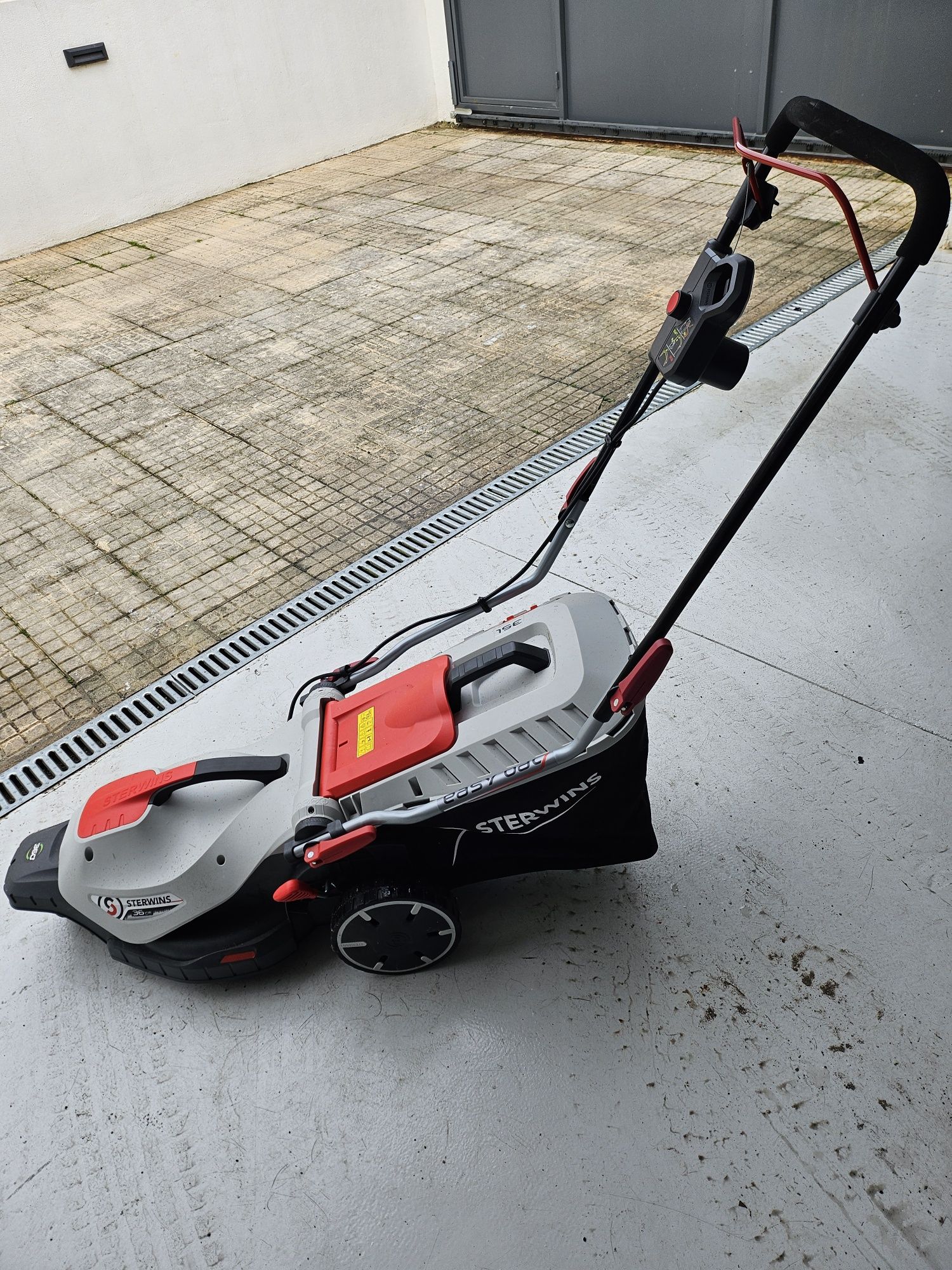 Cortador de relva eléctrico