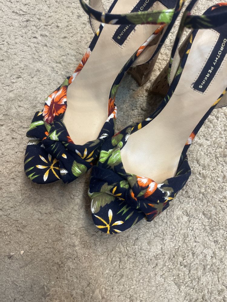 Buty na obcasie