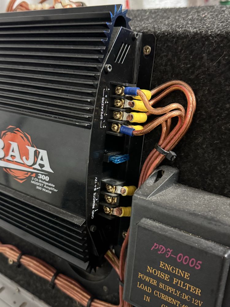 Sistema de som com subwoofer, amplificador e fuzivel para descargas