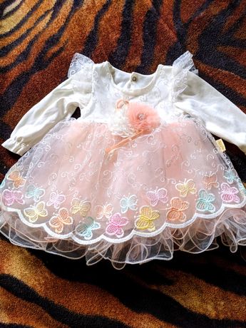 Красивое нарядное платье на девочку 6-9 месяцев