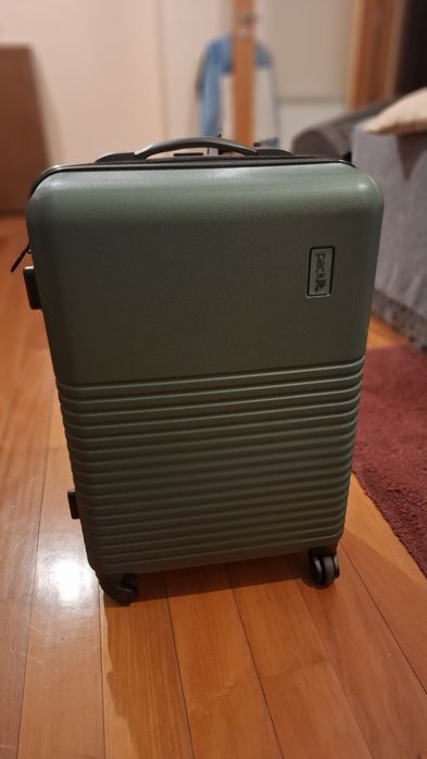 Mala de Viagem Média 4 Rodas Preta e Verde Milão
Pack It