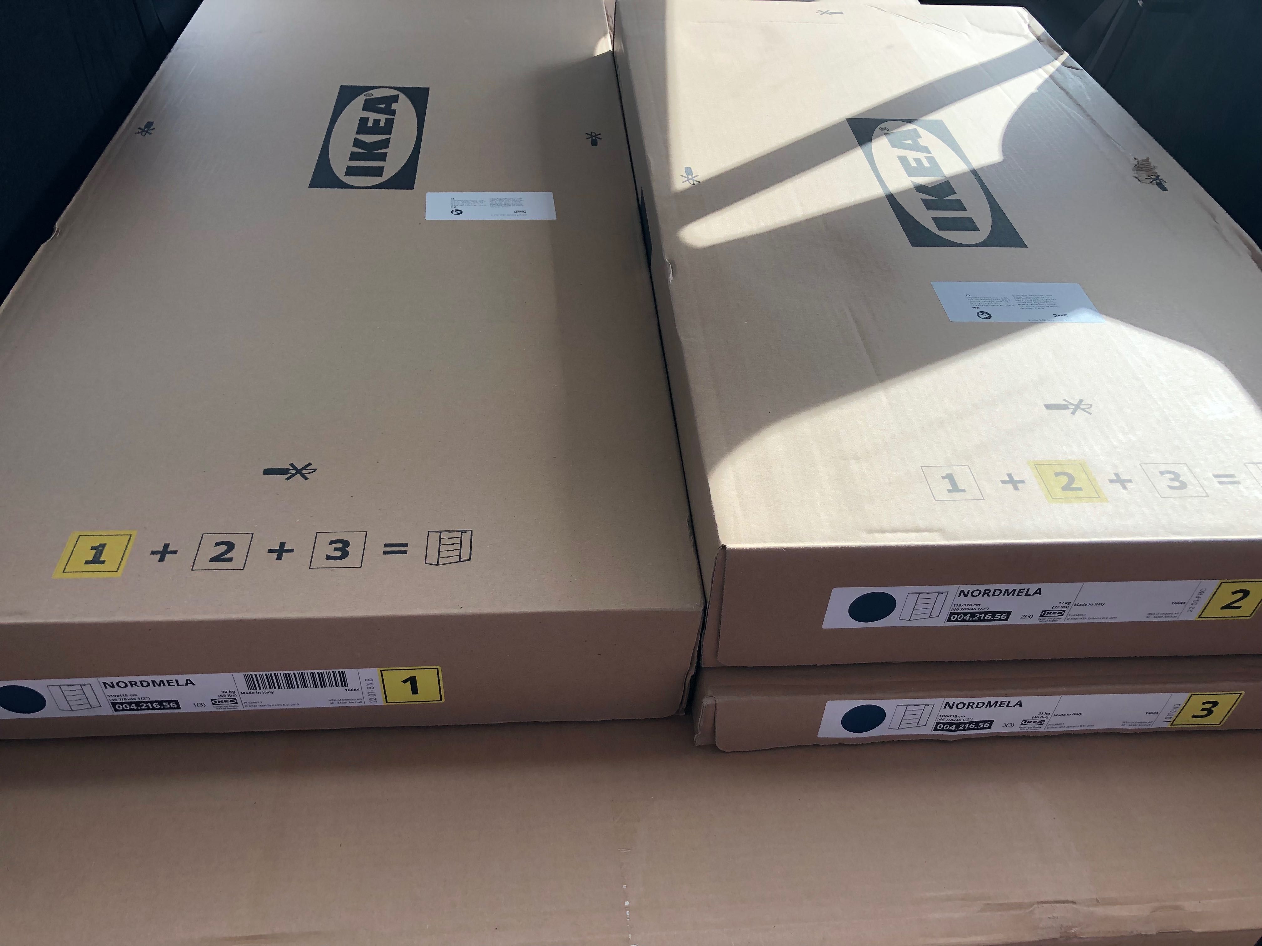 Komoda Ikea NORDMELA z drążkiem na ubrania 119 x 44 x 118cm niebieska