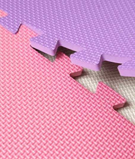 Mata piankowa edukacyjna puzzle 16 sztuk różowo-beżowa