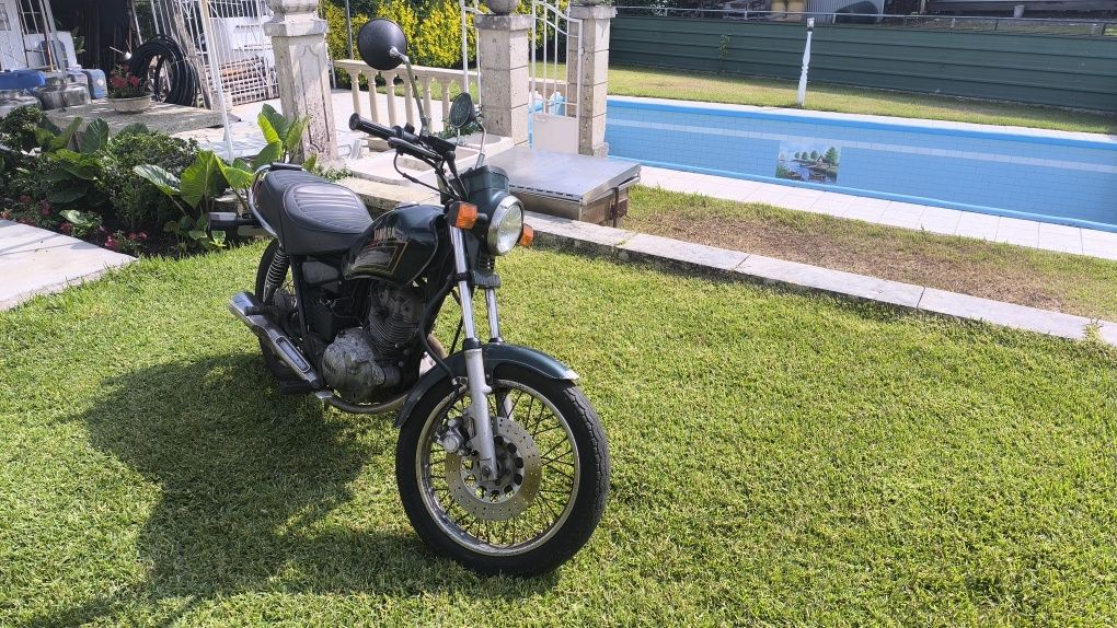 Mota Yamaha SR125 com 9168km