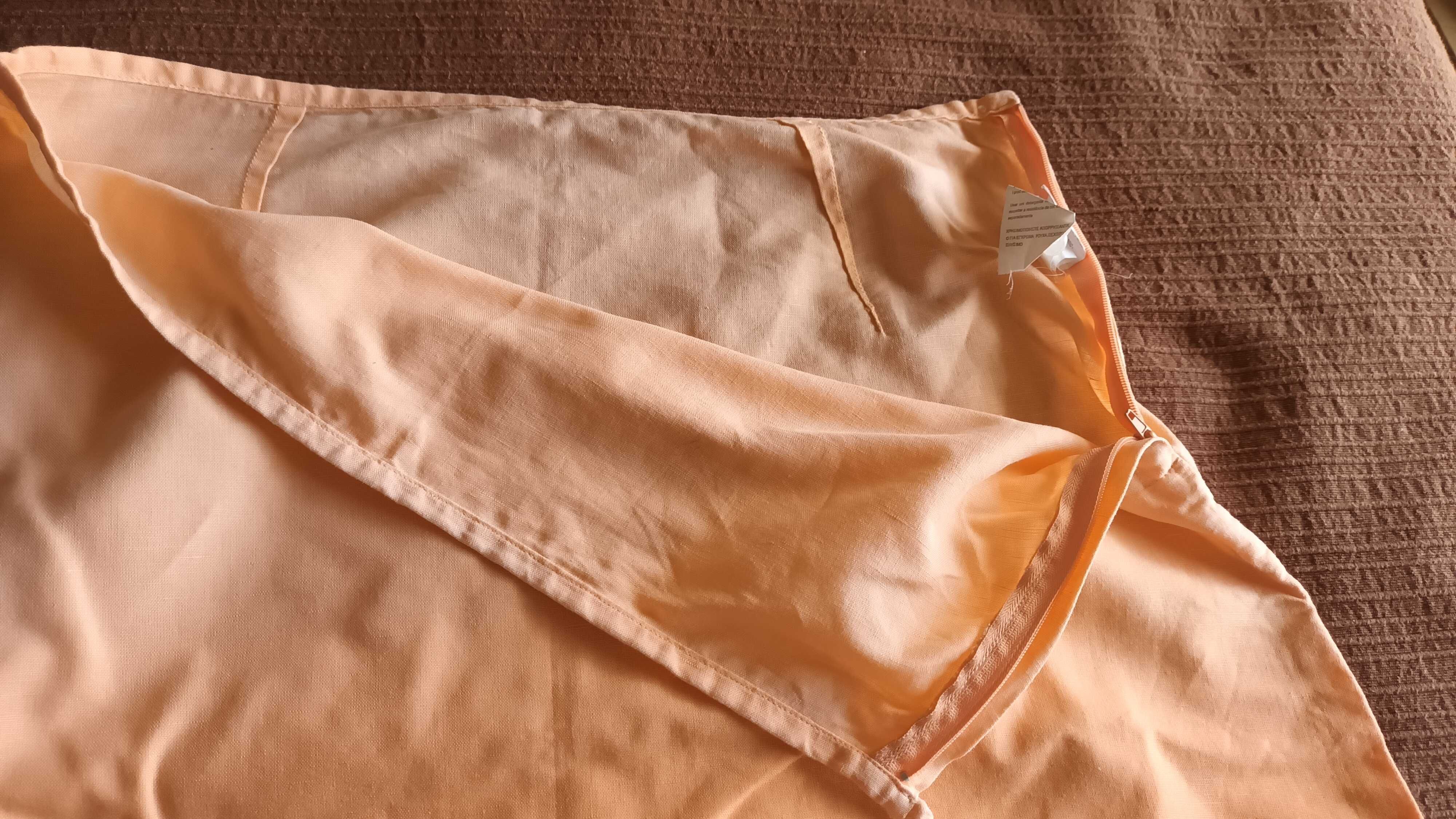 Saia em cor de laranja