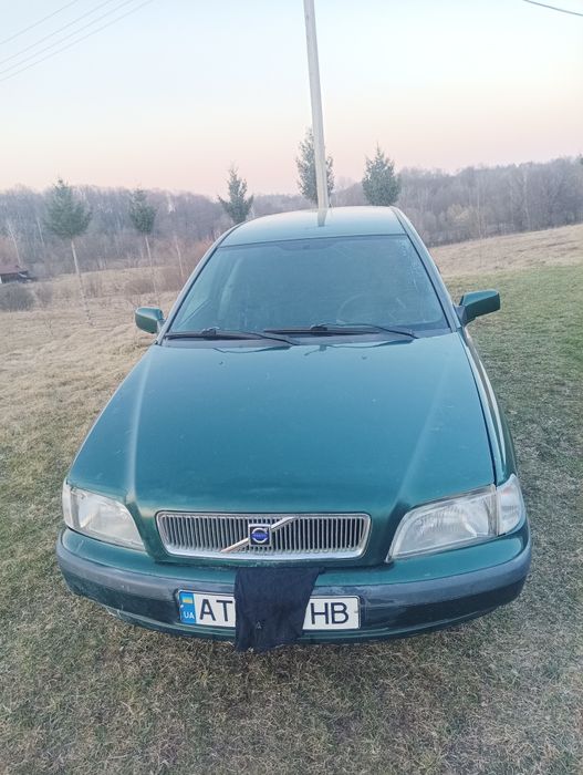 Автомобіль Вольво в40