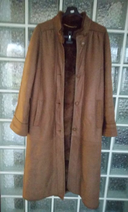 Kożuch damski, typu płaszcz kożuszany zimowy.