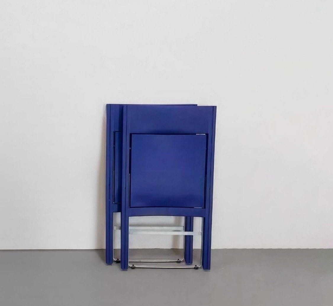 Kobaltowe niebieskie granatowe składane krzesła Ikea Vintage Bauhaus