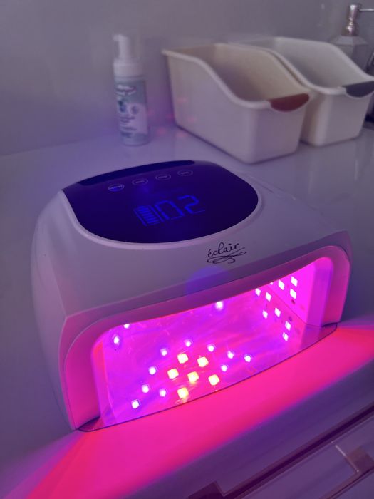 Lampa do paznokci z czerwonym swiatlem