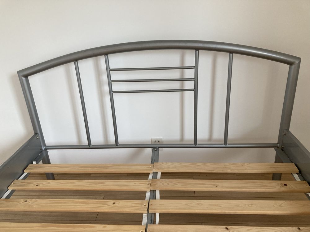 Metalowa rama łóżka 140x200 ze stelazem