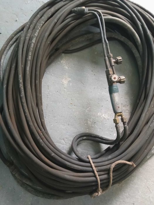 Продаю резак с газорезательными шлангами