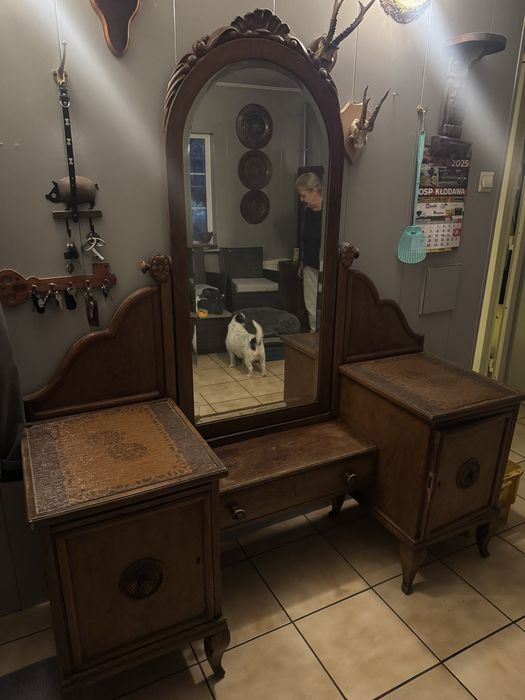 Toaletka z lat 1925  1940  z elementami neoklasycznym