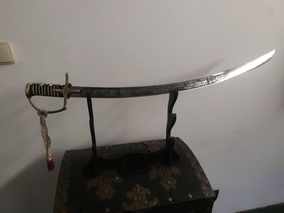 Pieknie zdobiona szabla husarska z temblakiem cheostem zdobiona nowa