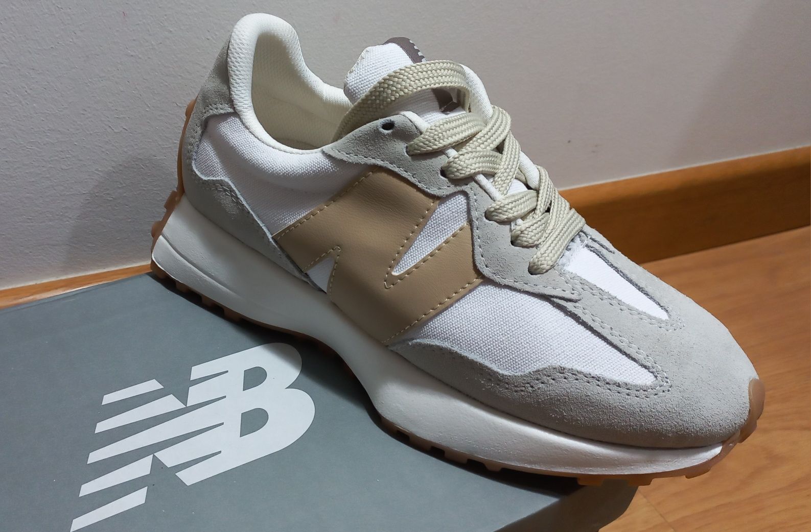 Tênis New Balance 327 -Novos