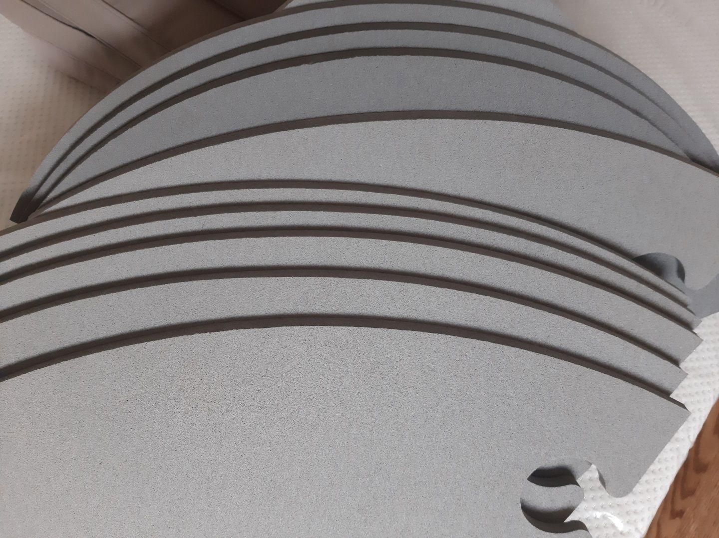 Mata piankowa Done by Deer szara grey 120 cm