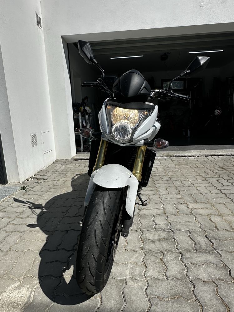 Honda Hornet aceito retoma de mota ou carro