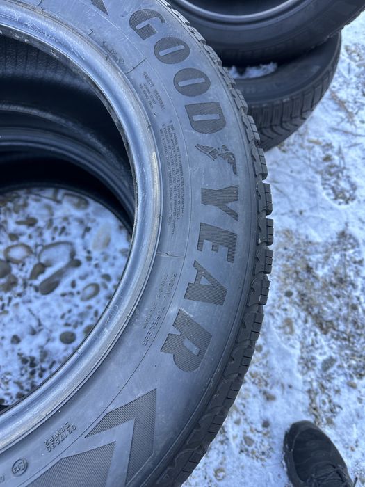 255/60/18 Good Year Ultra Grip SUV 4x4