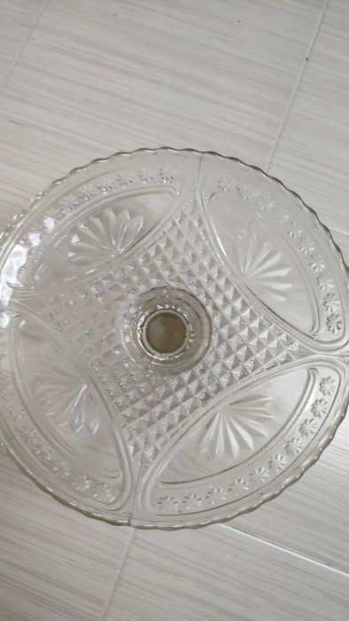 Patera na nodze, z huty szkła  Hortensja