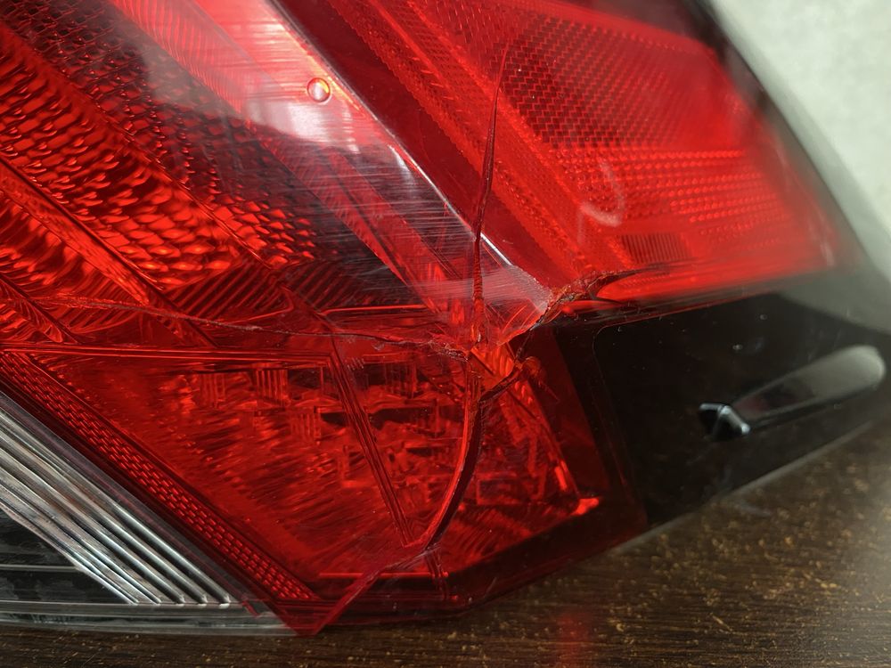 Правий задній ліхтар Toyota RAV4 (XA50)