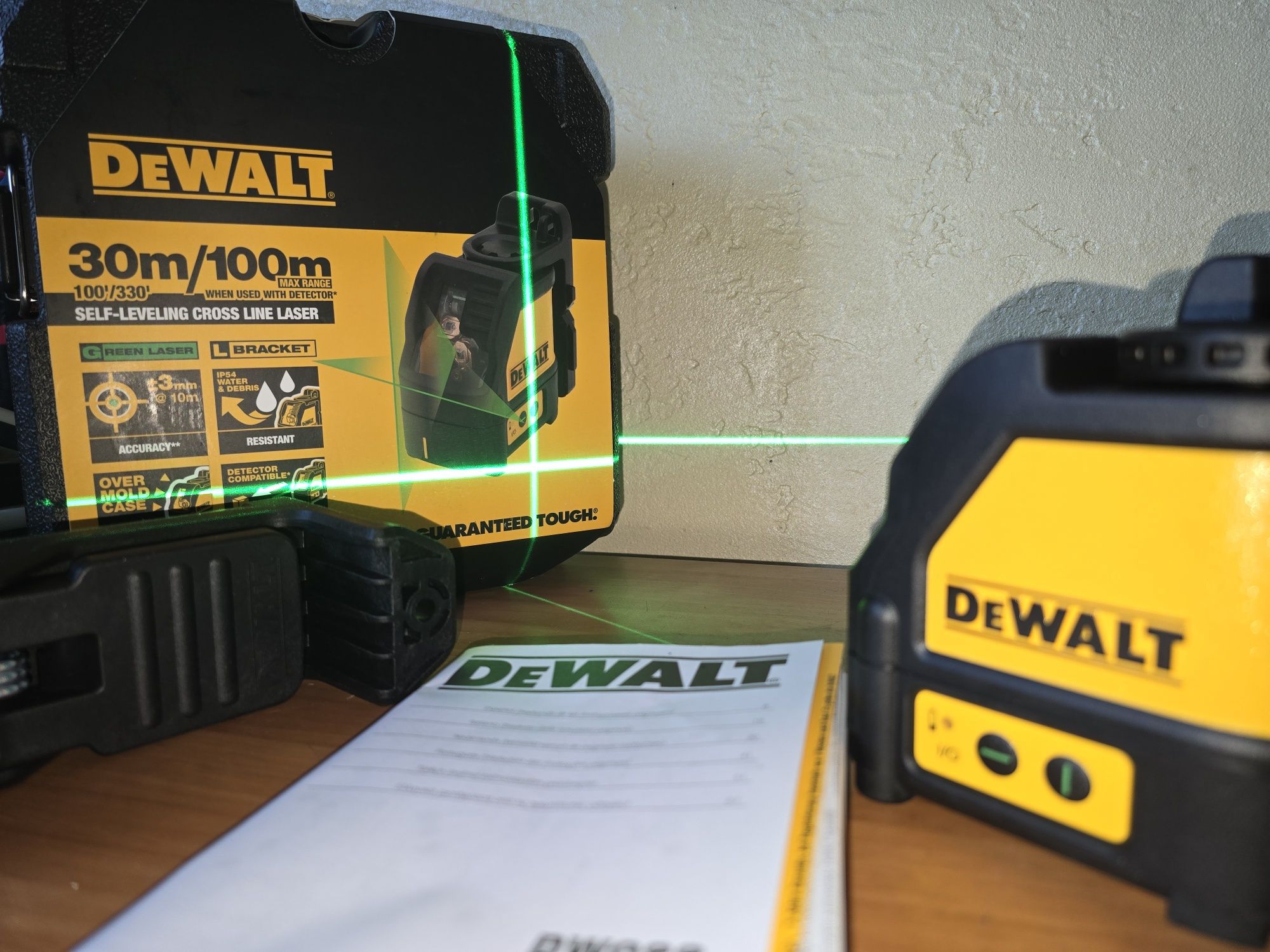 Dewalt DW088CG(зелений лазер) оригінал із Англії