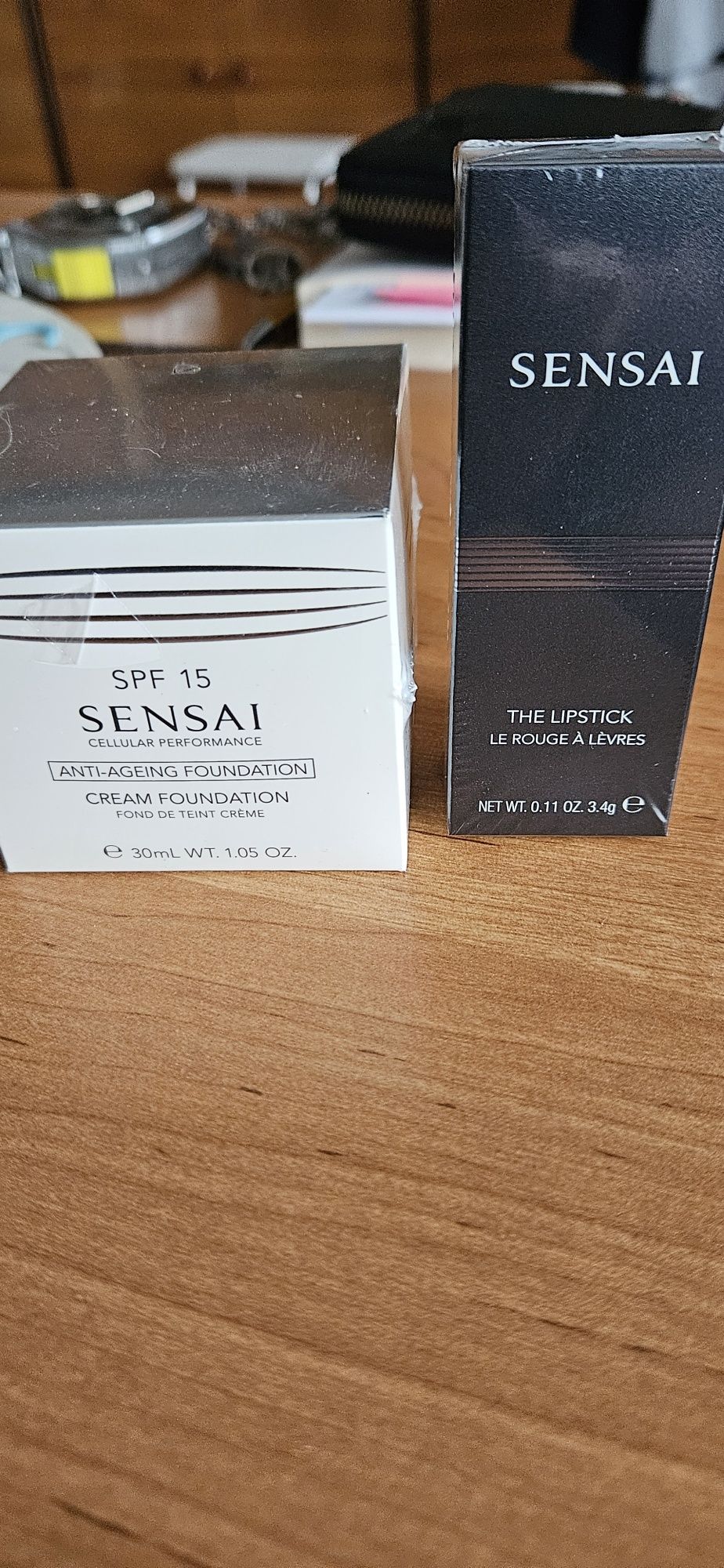 Sensai CF12 i pomadka 18