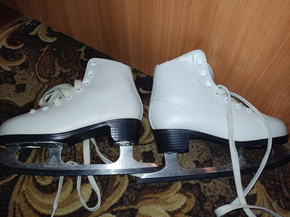 Коньки 33 розмір