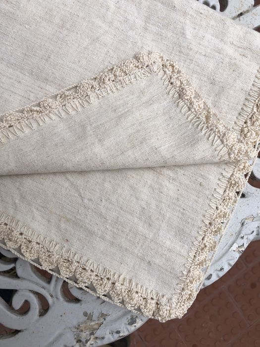Pano em linho com renda manual