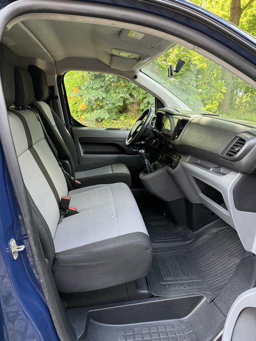 Wynajem busa 9-osobowego – Toyota ProAce 1.6 Diesel