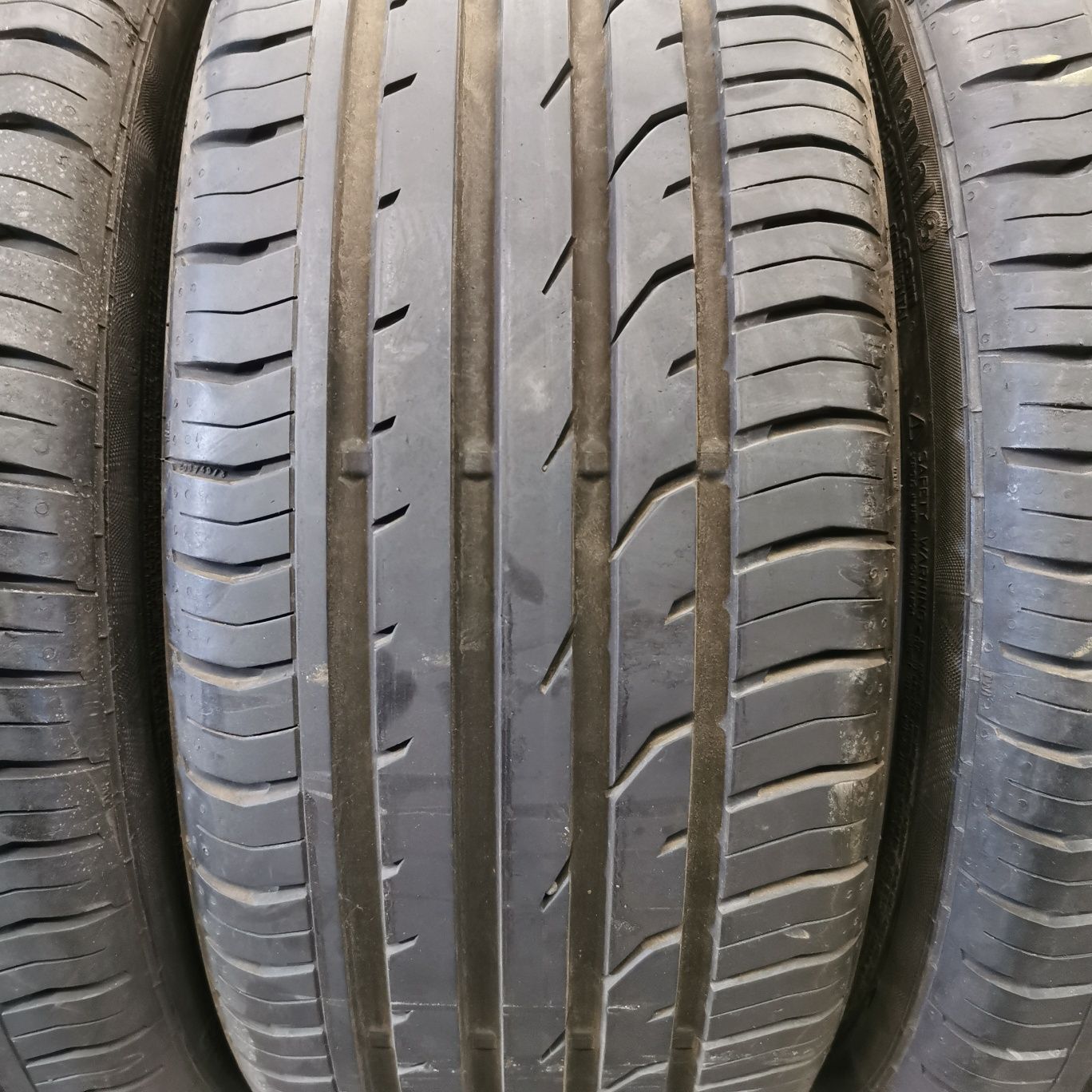 Komplet opon 215/40R17 87W Continental ContiPremiumContact2014/10 rok