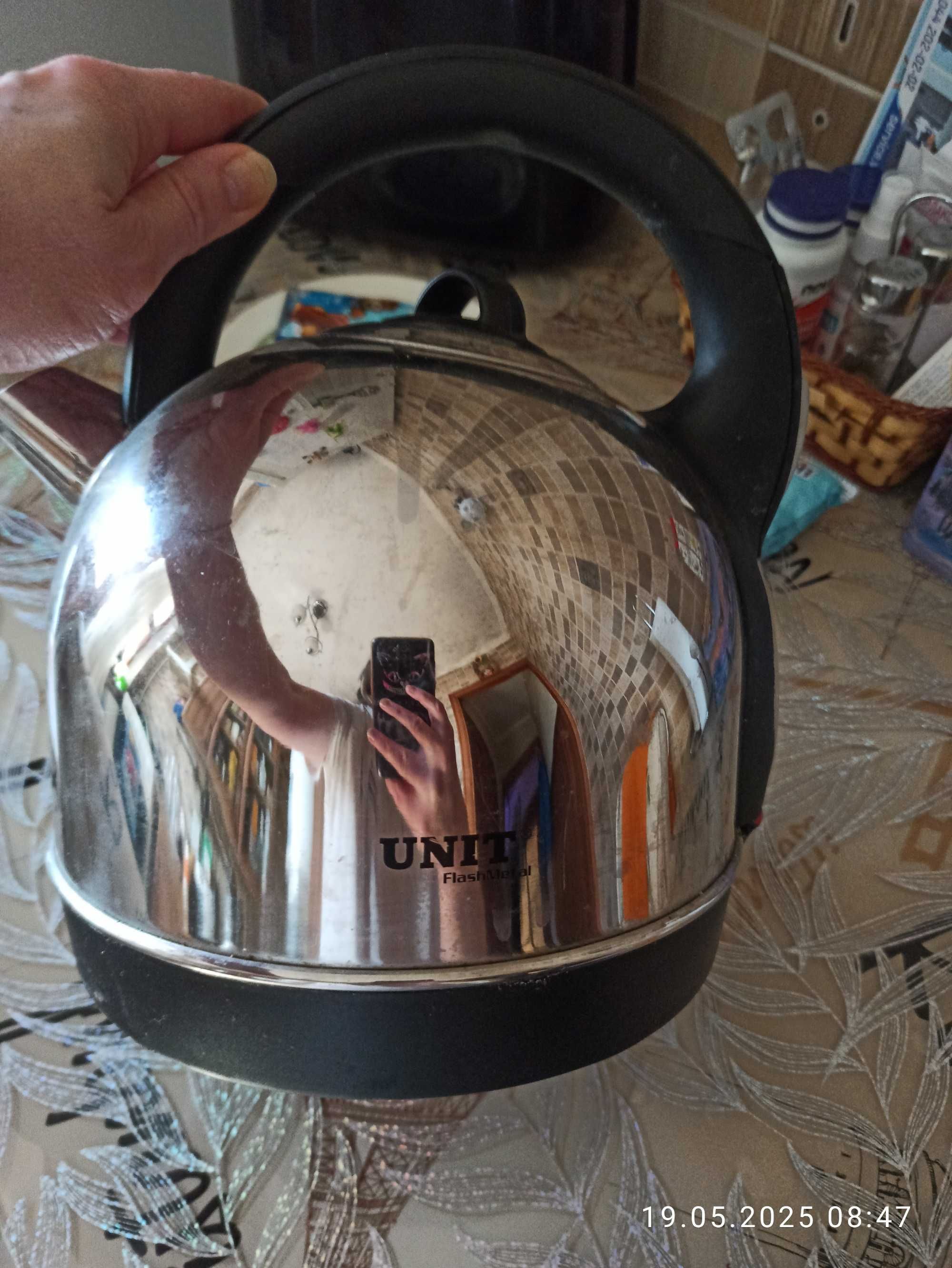 Продам электрочайник UNIT UEK-225,б.у.