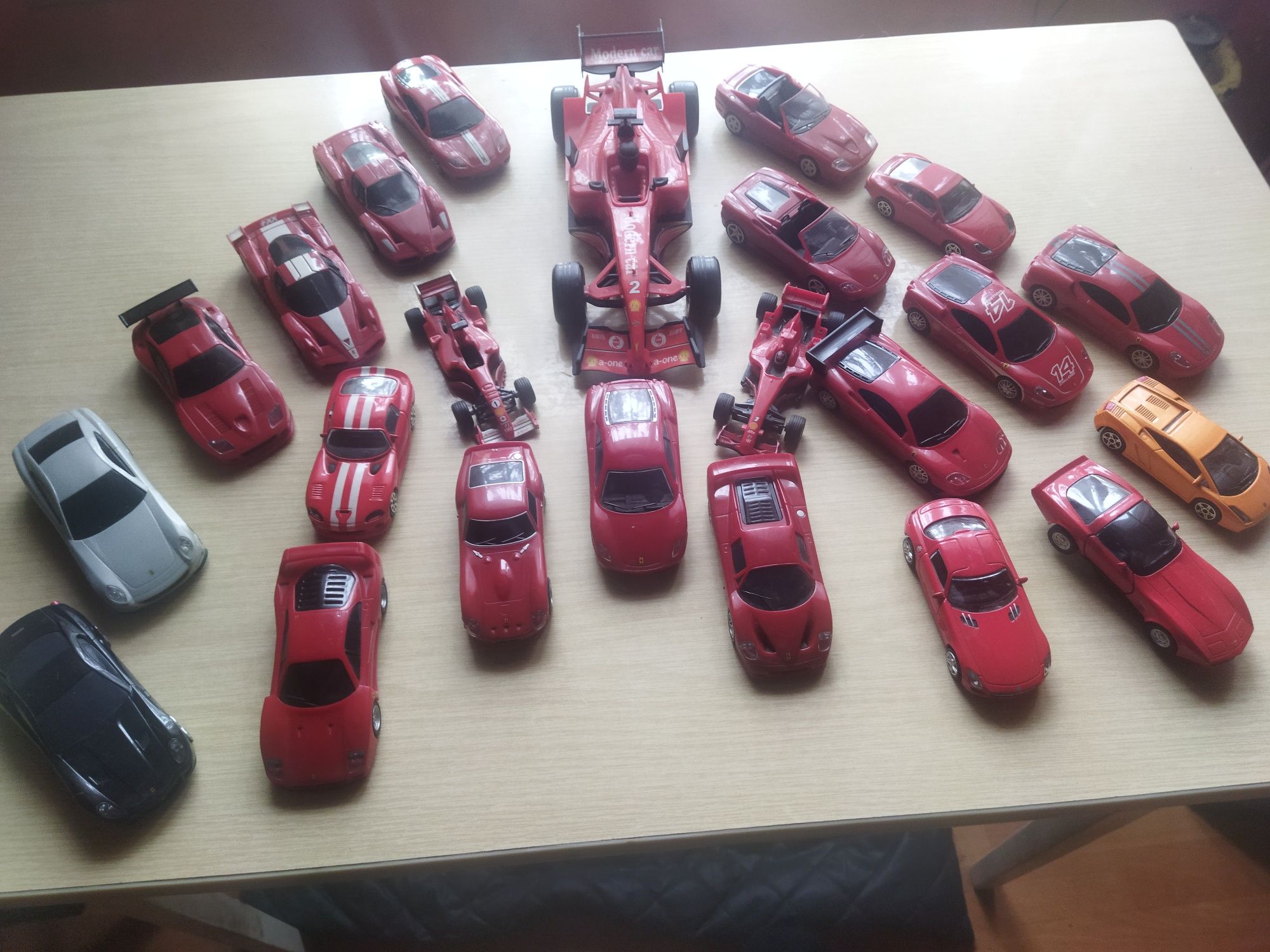 Sprzedam modele samochodów , Ferrari