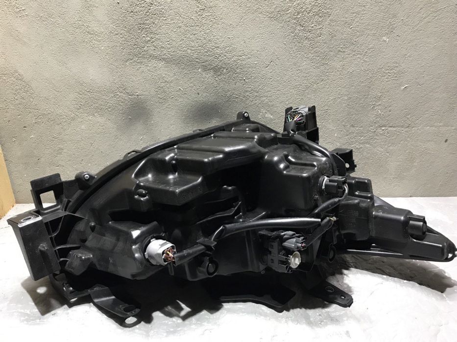 В продажу Фара права ліва Mazda cx-5 2022-2024 рік оригінал США