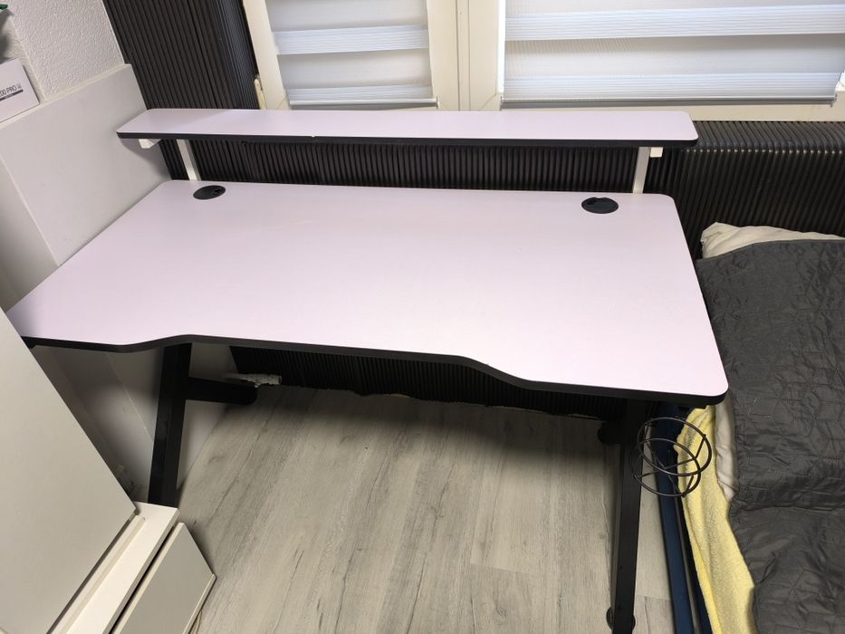 Sprzedam biurko gamingowe