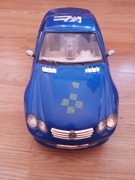 Carro de brinquedo