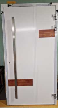 drzwi wejsciowe aluminiowe białe otwierane na zew