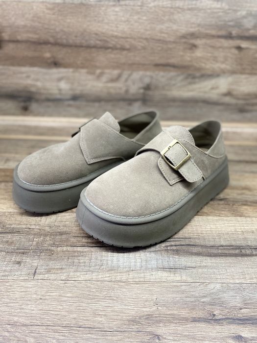 Клогі на платформі