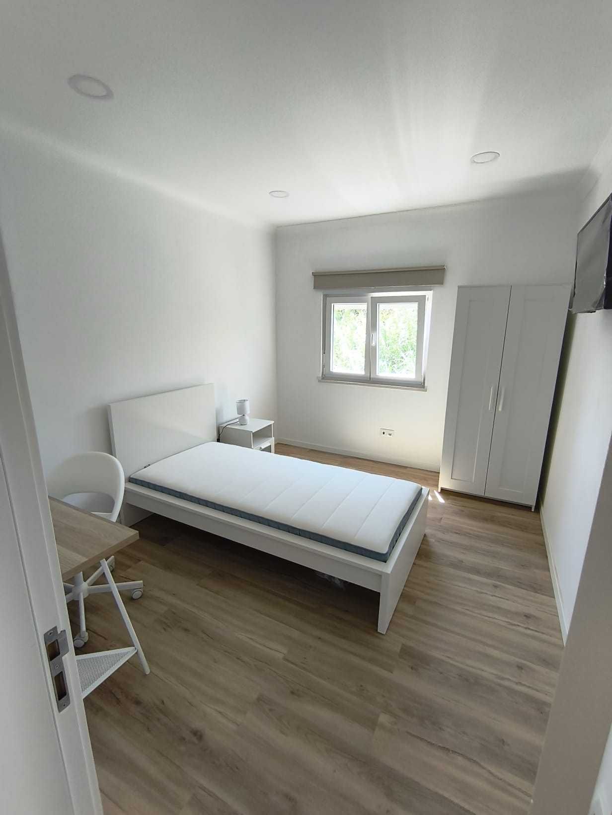 Moradia totalmente remodelada com 8 quartos para arrendamento