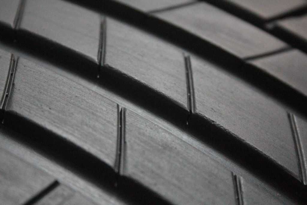 215/40/18 Bridgestone Turanza T005 215/40 R18 89Y XL 2022r 1x7mm