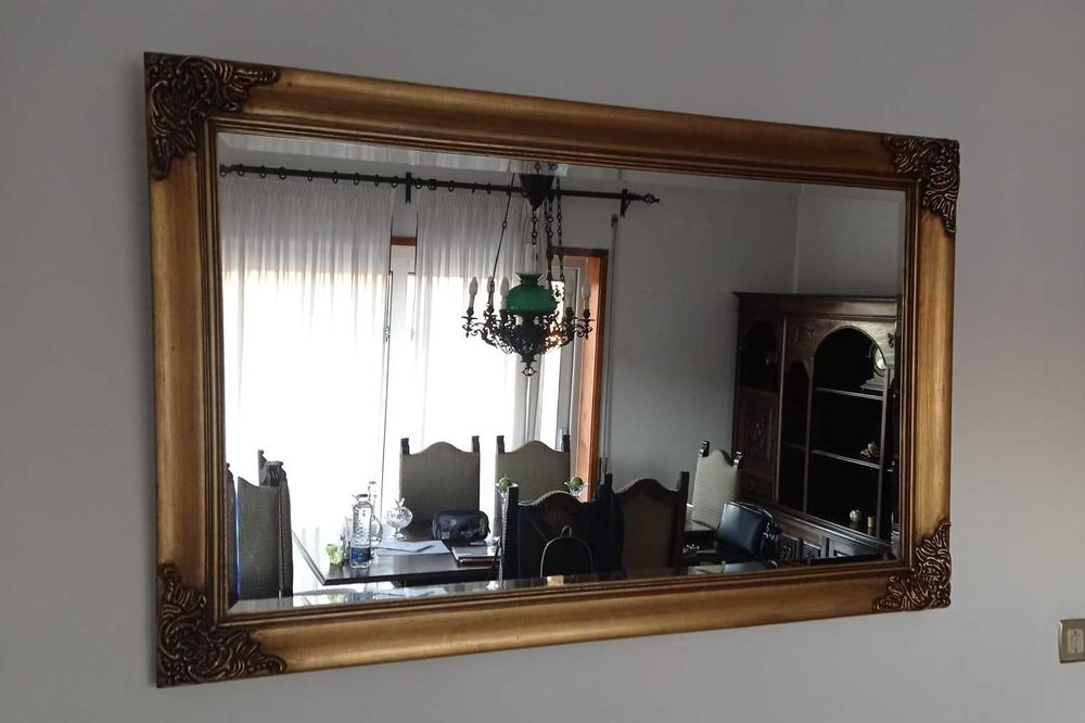 Espelho de grandes dimensões