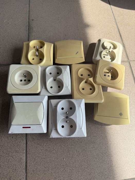 Gniazdko włącznik wyłącznik na budowę całość elektryk