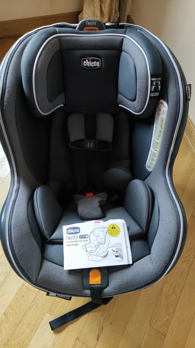 Автокрісло Chicco NextFit Zip (від 2,2 кг до 29,4 кг)