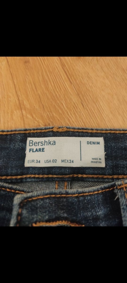 Spodnie dzwony Bershka