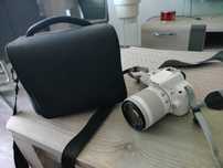 Canon 100D z obiektywem
